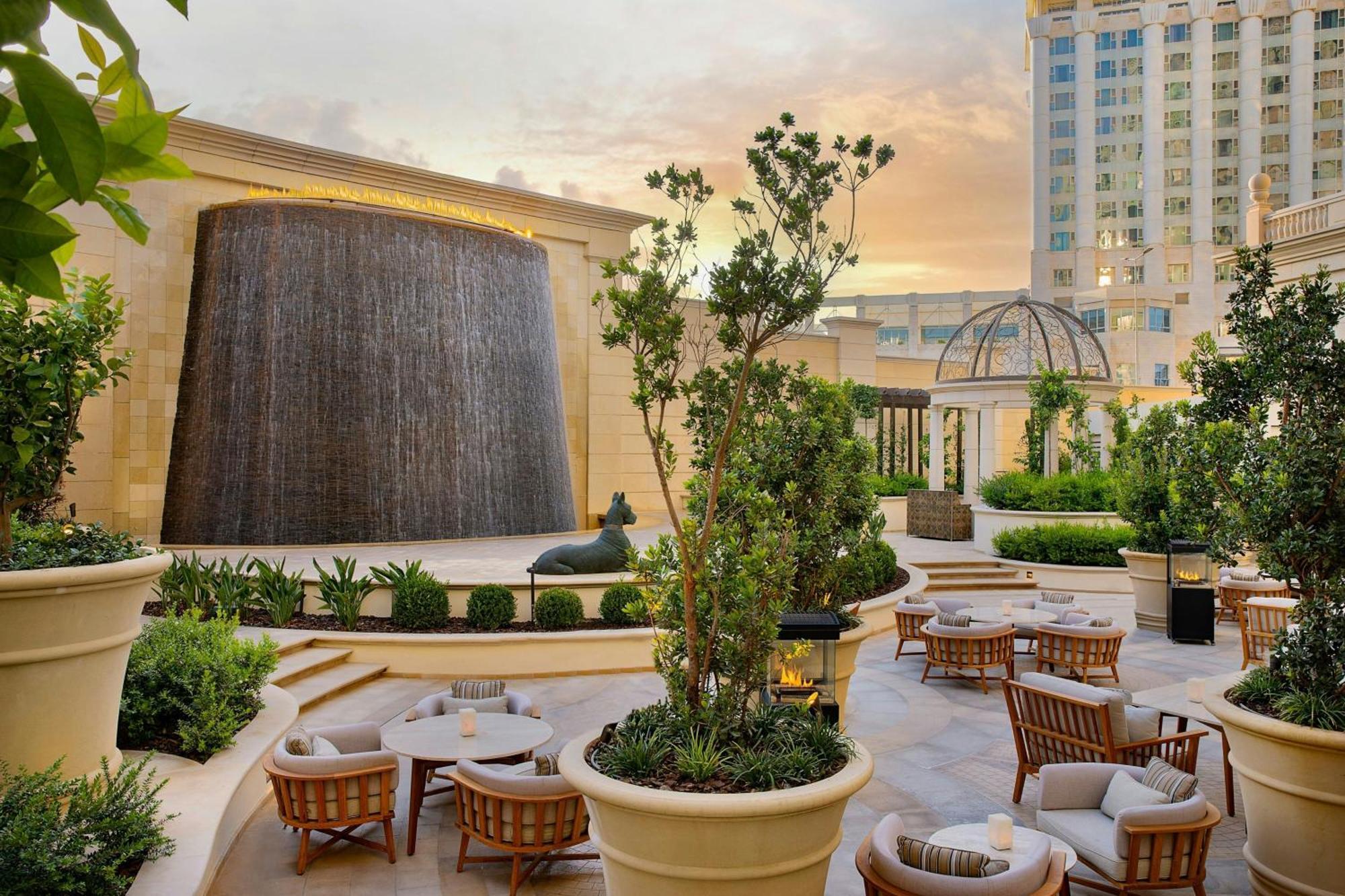 Hotel The Ritz-Carlton, Ammán Exteriér fotografie The Waterfall at Wynn