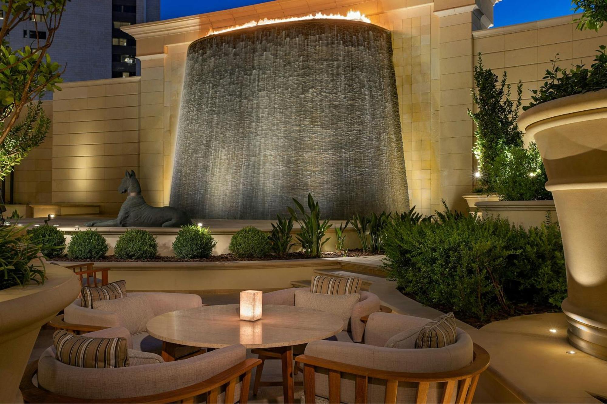 Hotel The Ritz-Carlton, Ammán Exteriér fotografie The Waterfall at the Wynn