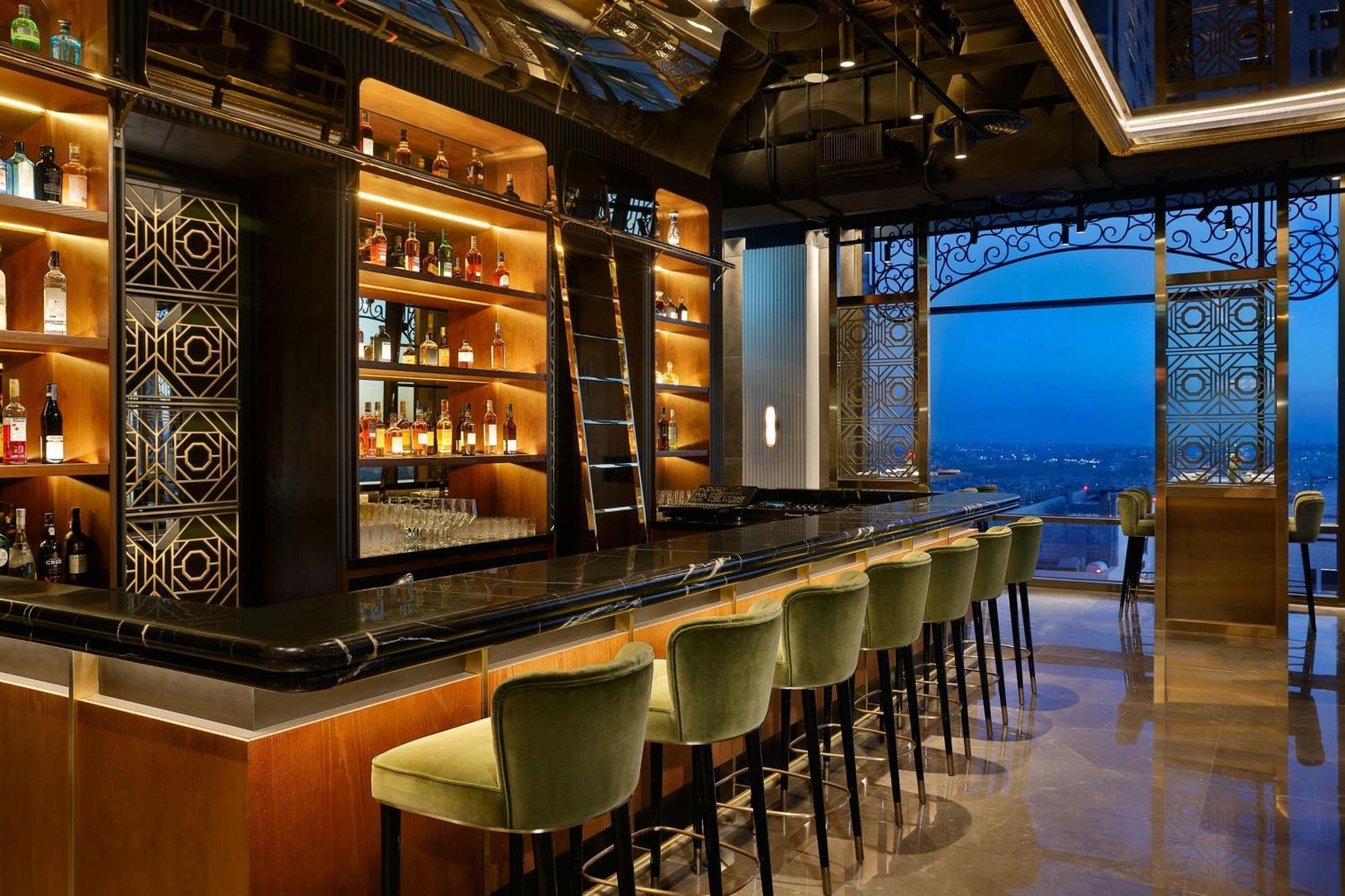 Hotel The Ritz-Carlton, Ammán Exteriér fotografie The bar at the 101 lounge
