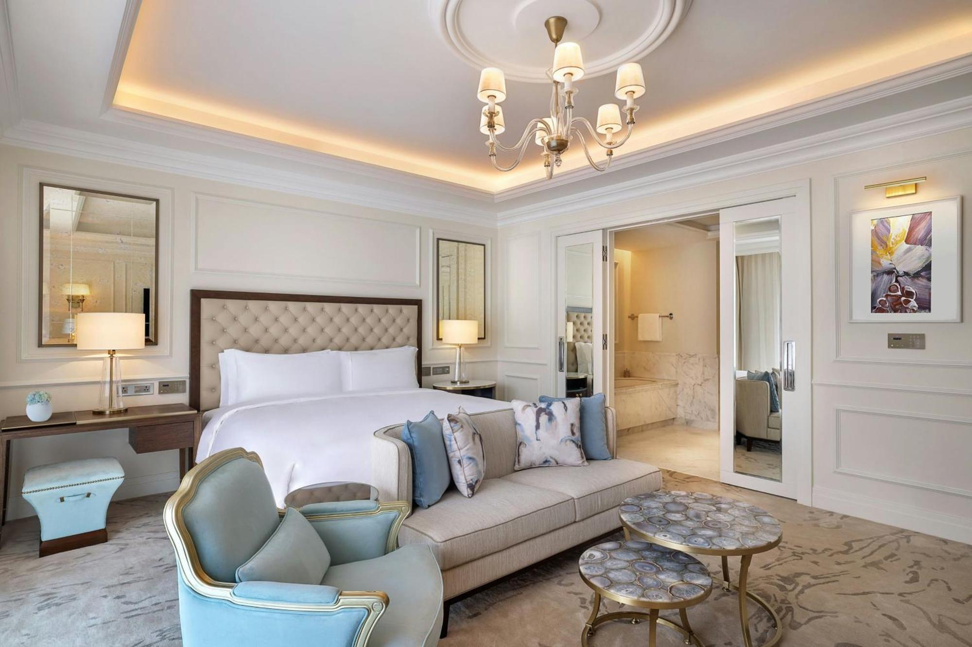 Hotel The Ritz-Carlton, Ammán Exteriér fotografie A bedroom at the hotel