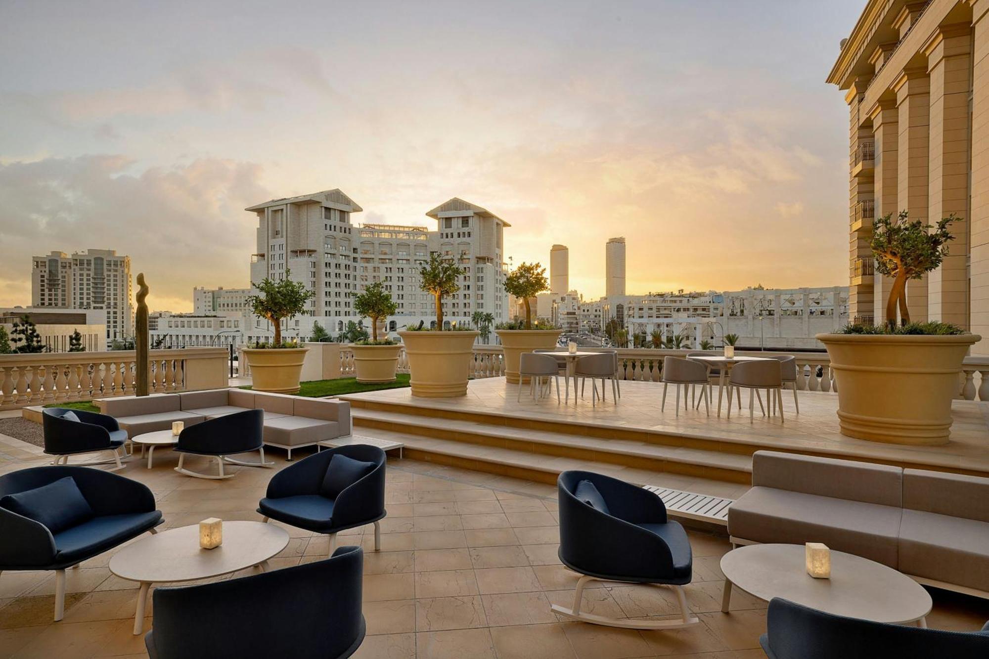 Hotel The Ritz-Carlton, Ammán Exteriér fotografie The Terrace at The Oberoi, Mumbai