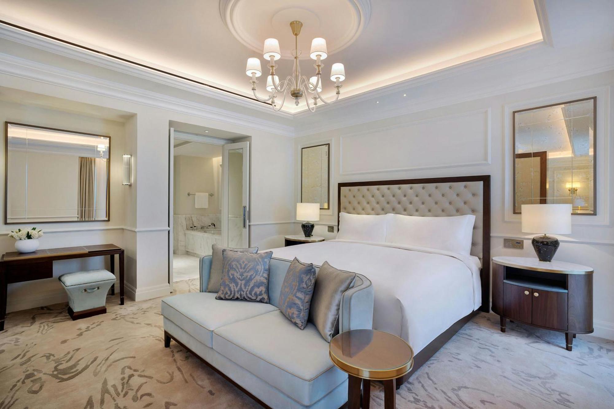 Hotel The Ritz-Carlton, Ammán Exteriér fotografie A bedroom at the hotel
